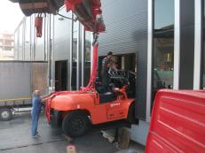 10 tonluk forklift in vin&#231; ile indirilmesi.