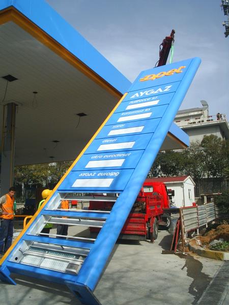 OPET Tabelasının montajı.