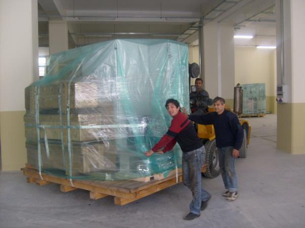 Roland 705 tırdan indirilmesi forklift ile.