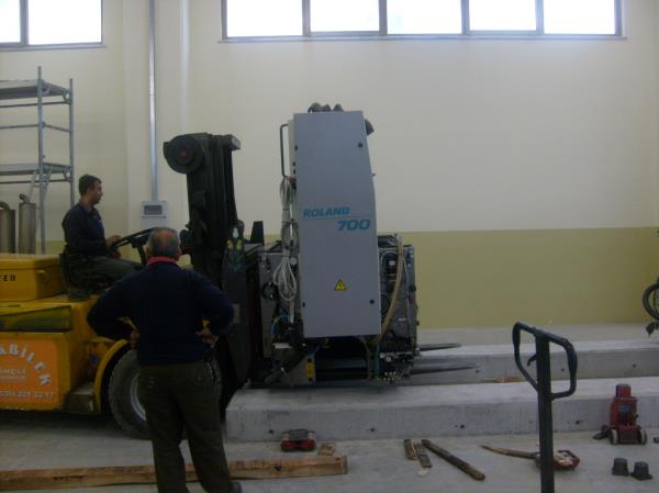 Güzel sanatlar matbaasına gelen Roland 705 indirilmesi.