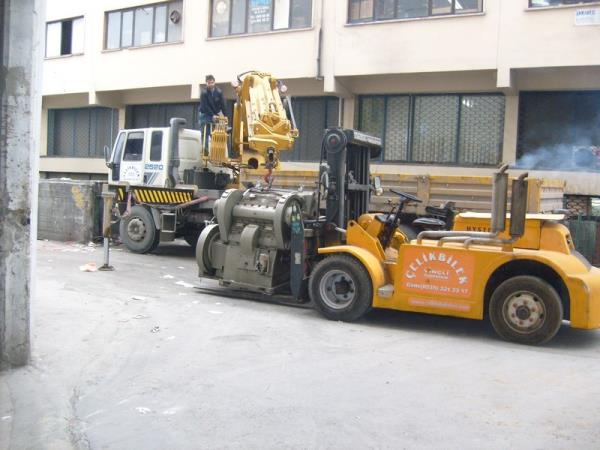 Titan pedal taşınması.