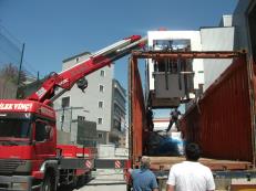 18 ton olan makinan&#305;n t&#305;r&#305;n &#252;st&#252;nden atlat&#305;mas&#305;.