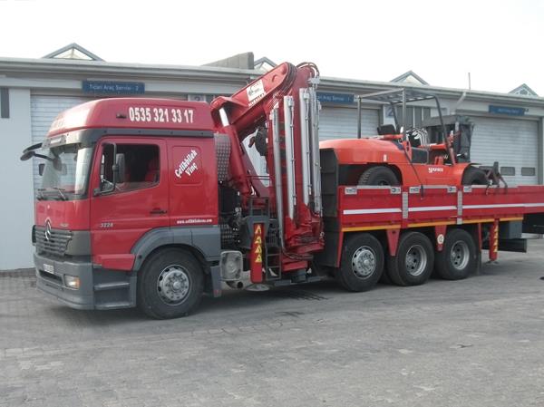 10 tonlık kiralık forkliftin çalışma alanına taşınması.