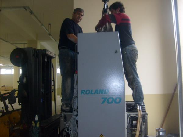 Güzel sanatlar matbaasına gelen Roland 705 indirilmesi.