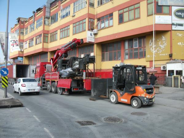3 Tonluk Forklift Makina Yüklemesi.